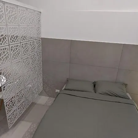 Valona 101 - Elegant Loft Apartment Bari
